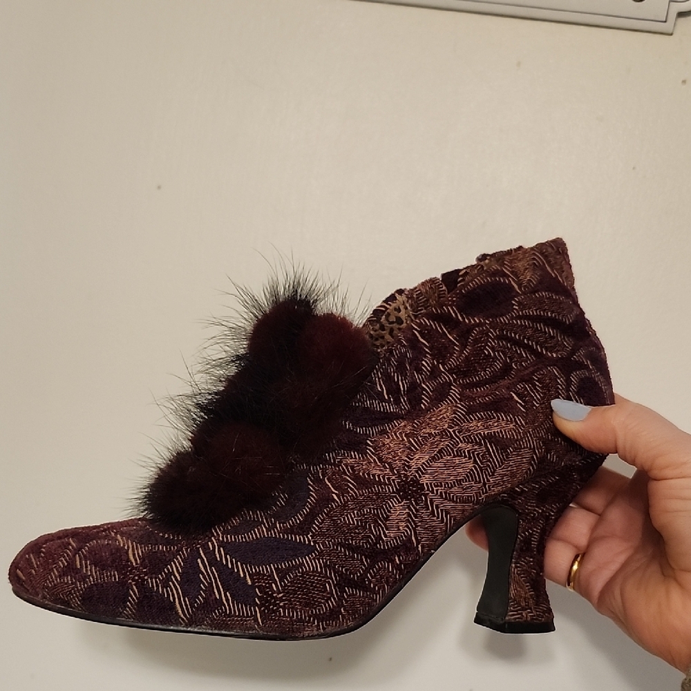 Elegant Velvet Patterned Women's Shoe